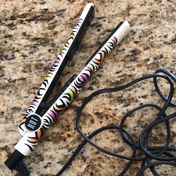 HOT TOOLS Other - ‼️✨NEW Hot Tools CeramicTi Professional Flat Iron✨